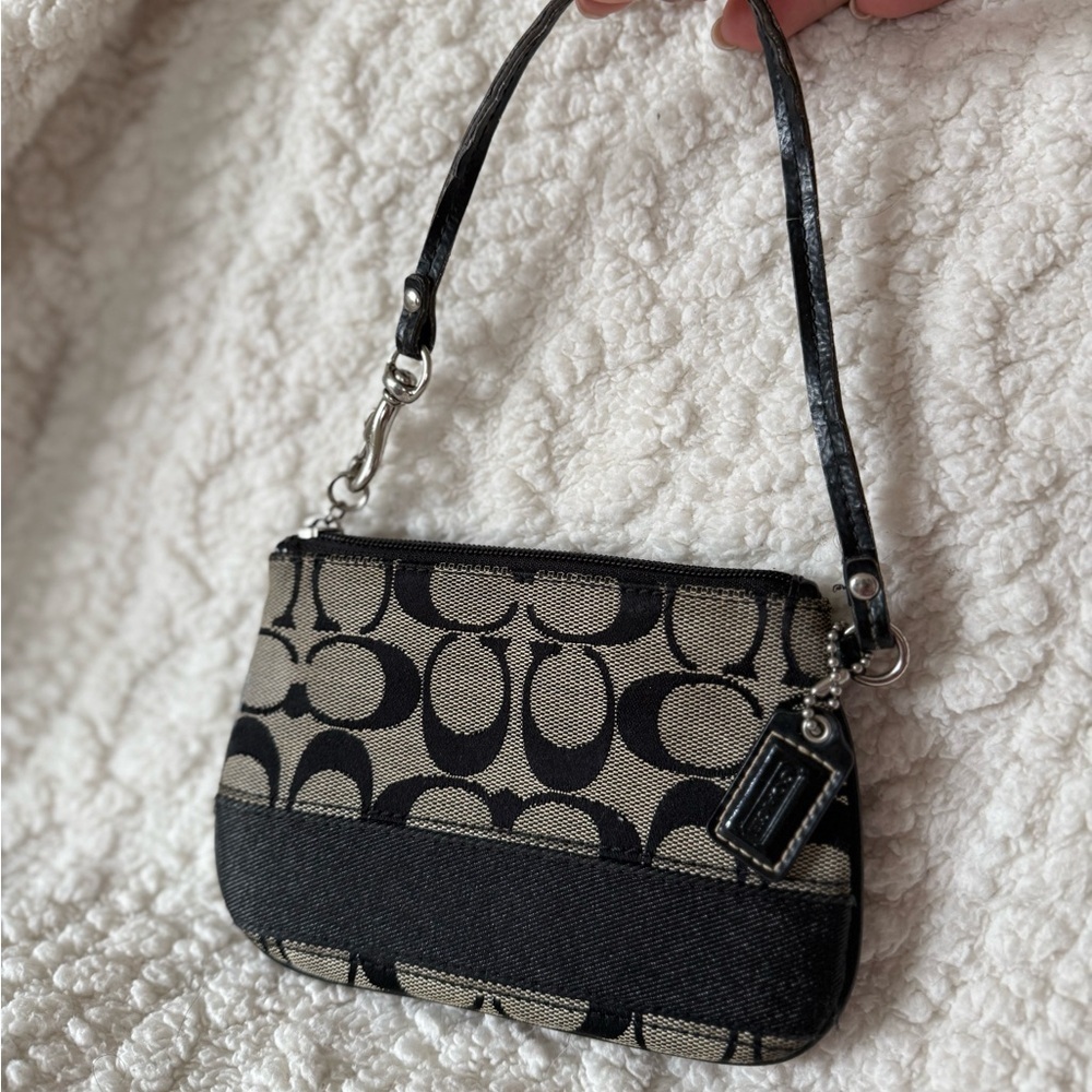 Vintage Coach Signature Monogrammed Wristlet in Black Cs Canvas & Black Leather - Picture 2 of 12